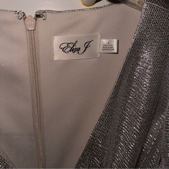 Eliza J Silver Metallic V-Neck Twist Front Plunging Long-Sleeve Wrap Gown - Picture 4 of 15